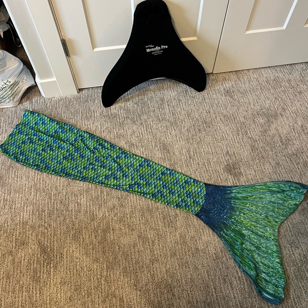 FinFun Mermaid Tail Package 1 tail 1 monofin pro
Size W XS